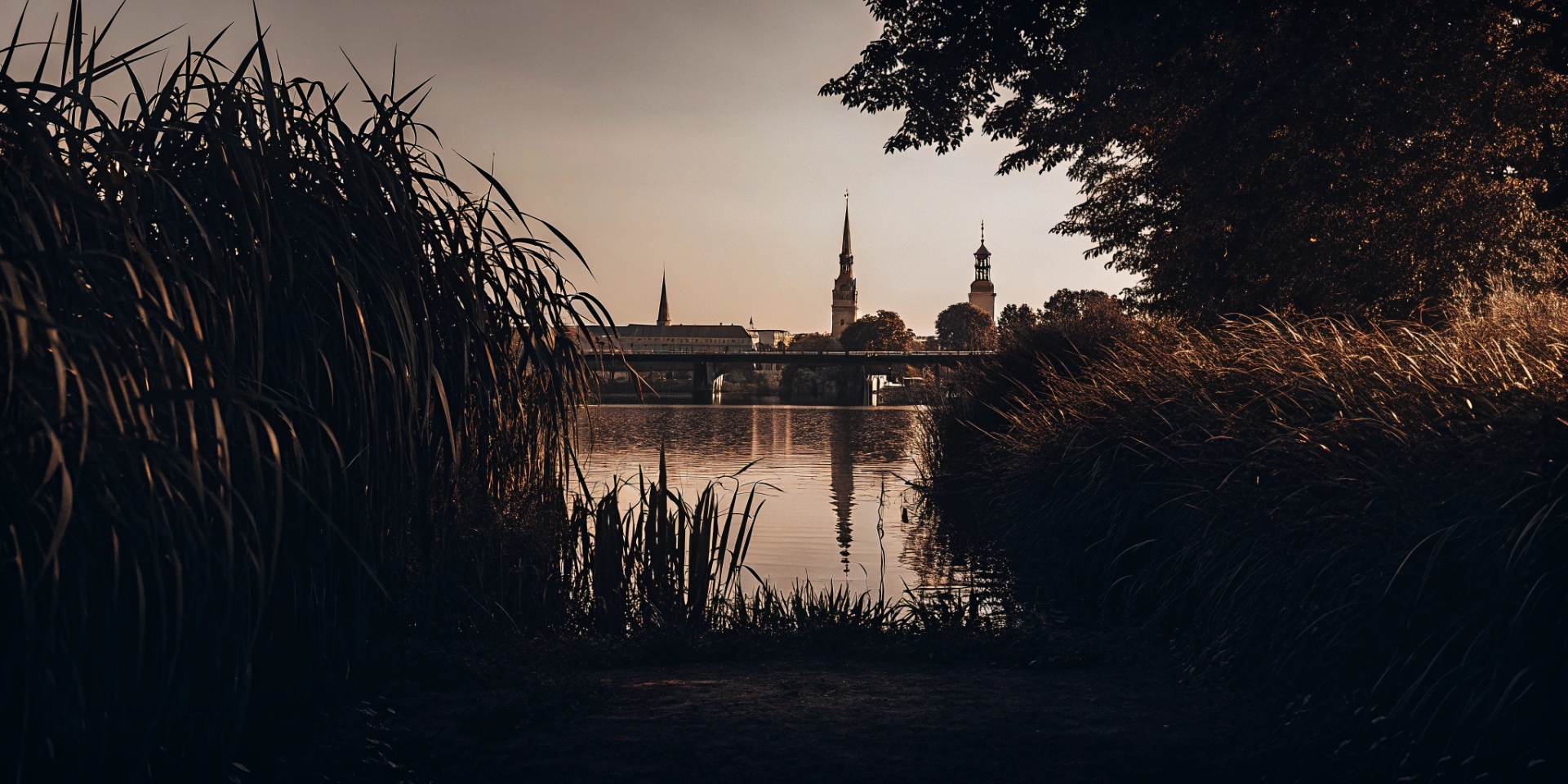 Hamburg Alster bei Sonnenaufgang — Wellness und Entspannung in der Hansestadt